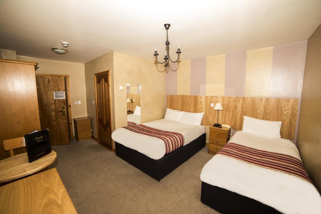 The Frontier Hotel Bridgend 객실 사진