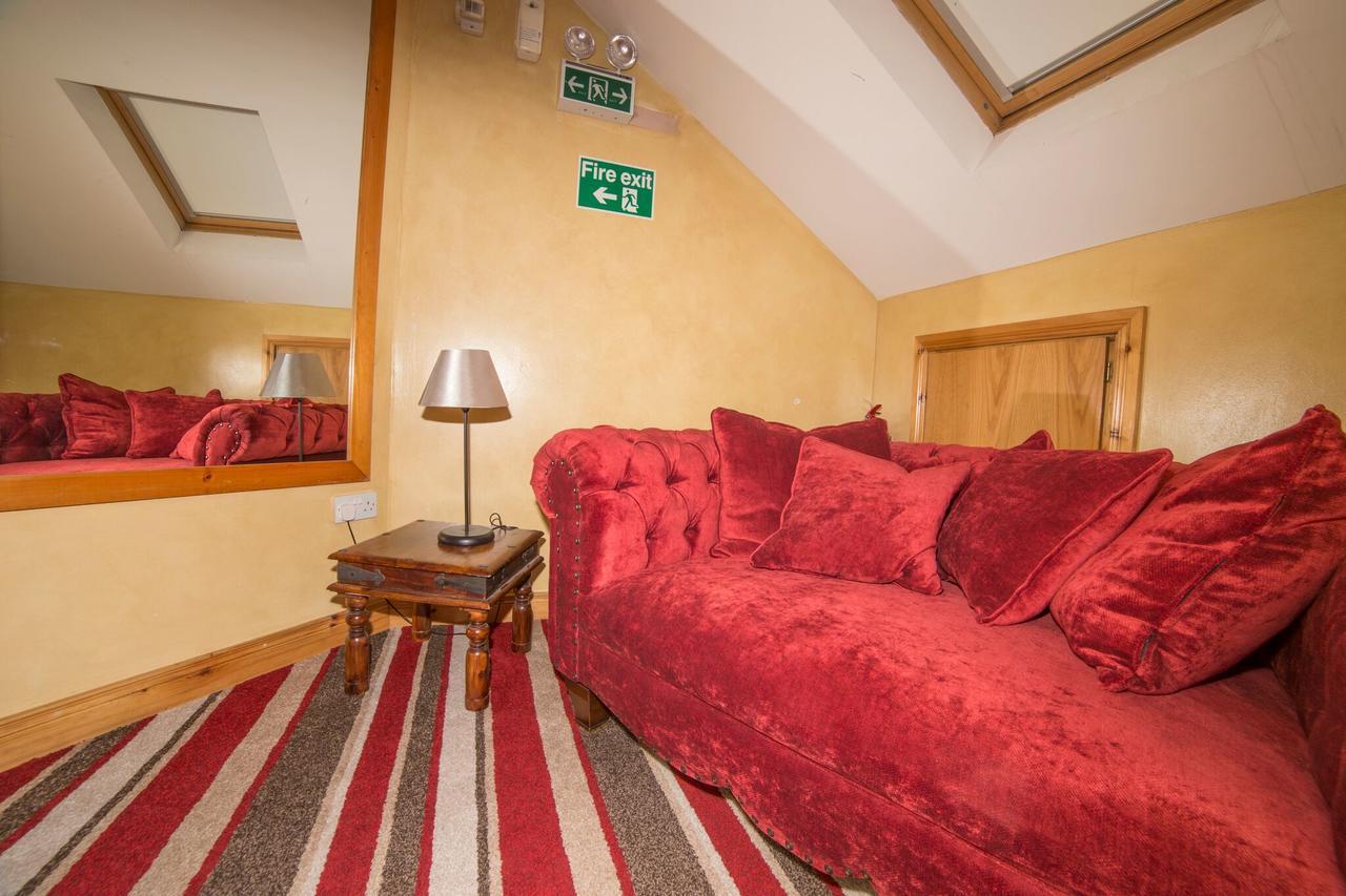 The Frontier Hotel Bridgend 외부 사진